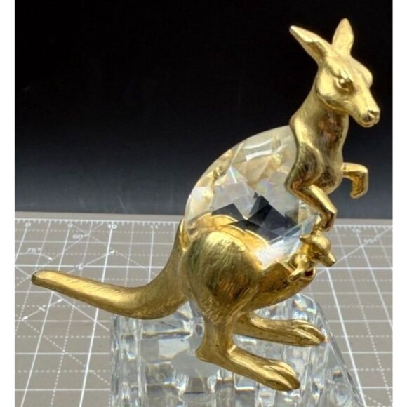 Vintage Manon Kangaroo with Joey Crystal Gold Tone Figurine Paperweight 2 5/8" - Picture 2 of 4